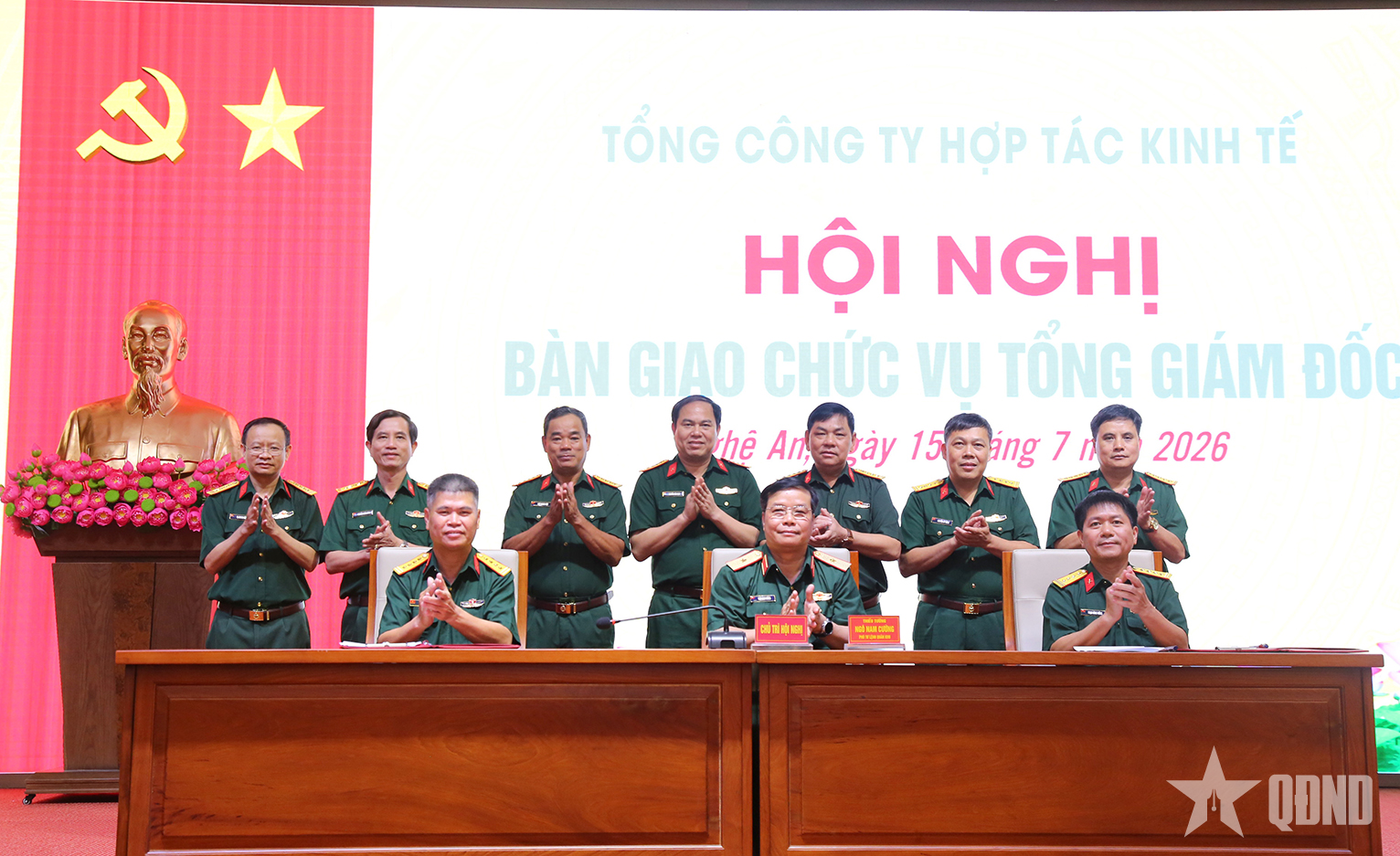 Bàn giao chức vụ Tổng giám đốc Tổng công ty Hợp tác kinh tế (Quân khu 4)